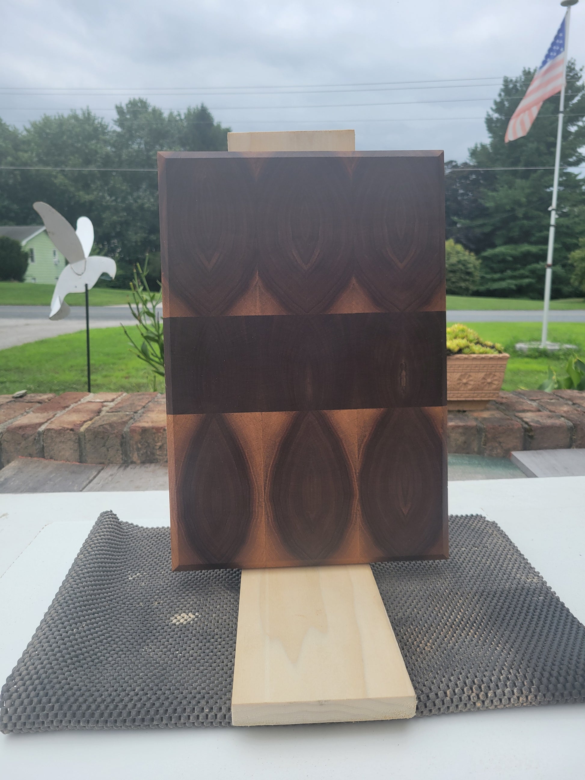 Walnut Endgrain Cutting Board (Wine glasses)