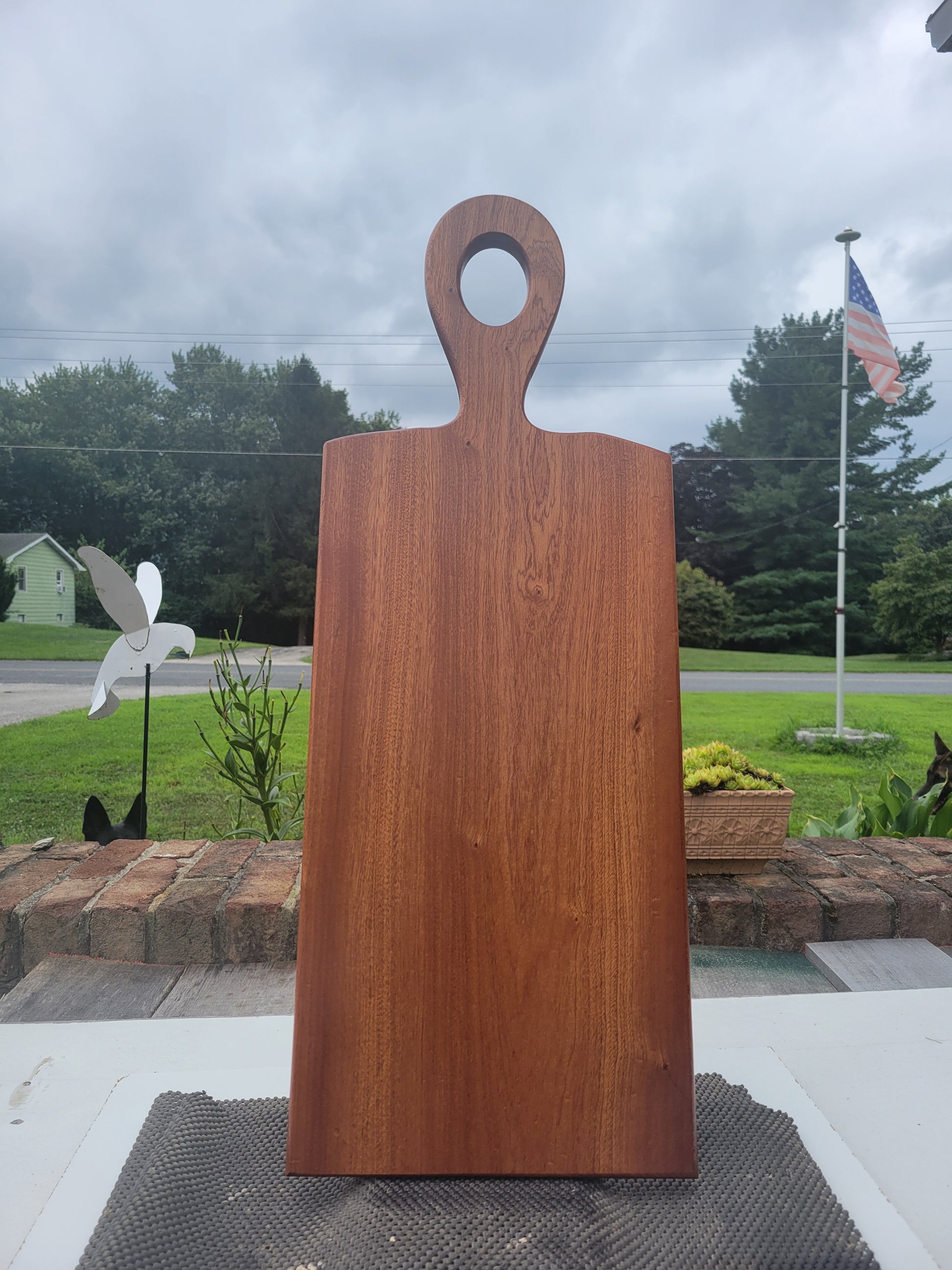 Sapele Charcuterie Board with Slightly oval handle