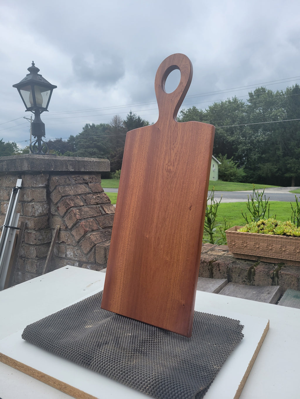 Sapele Charcuterie Board with Slightly oval handle