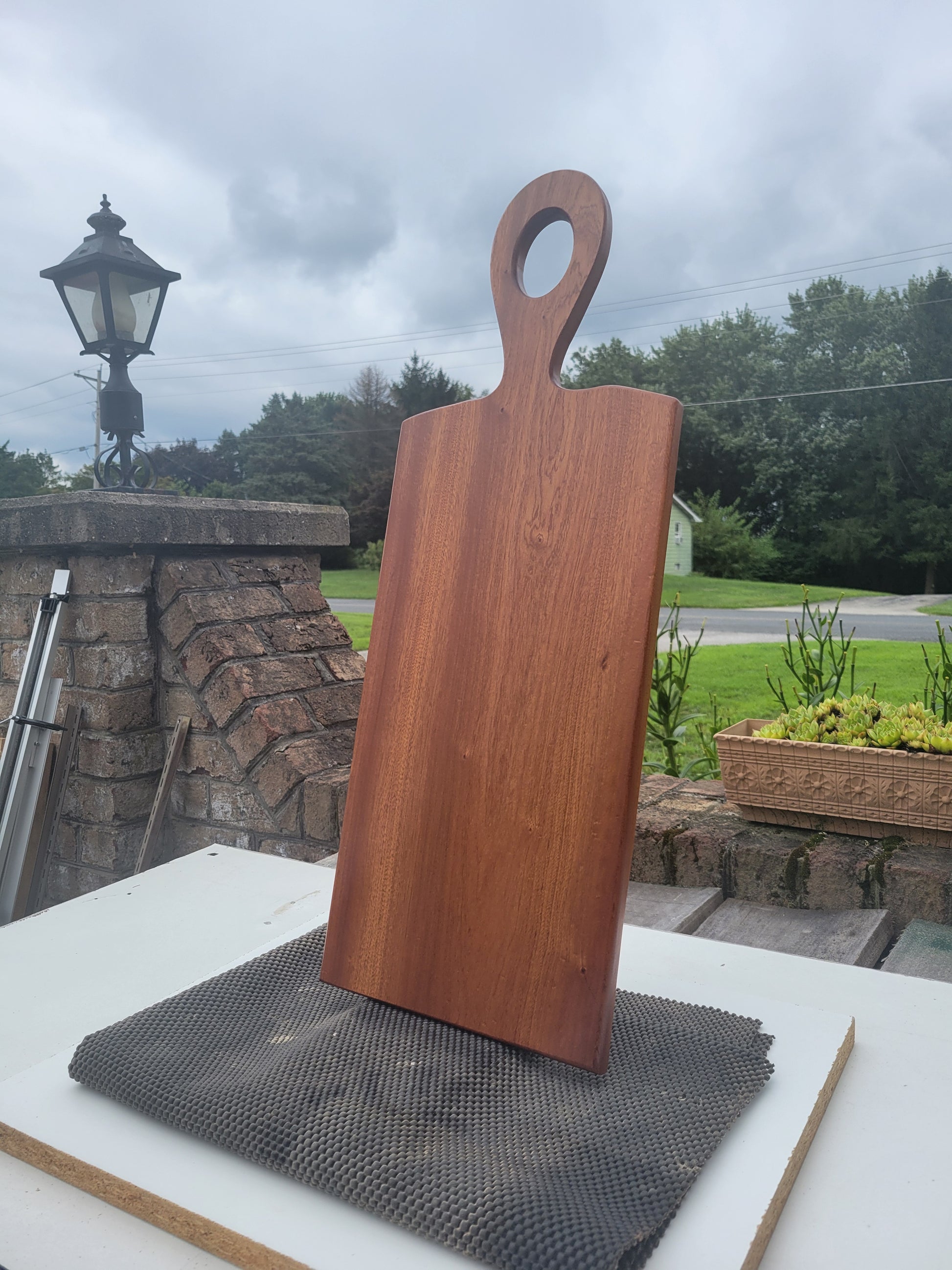 Sapele Charcuterie Board with Slightly oval handle