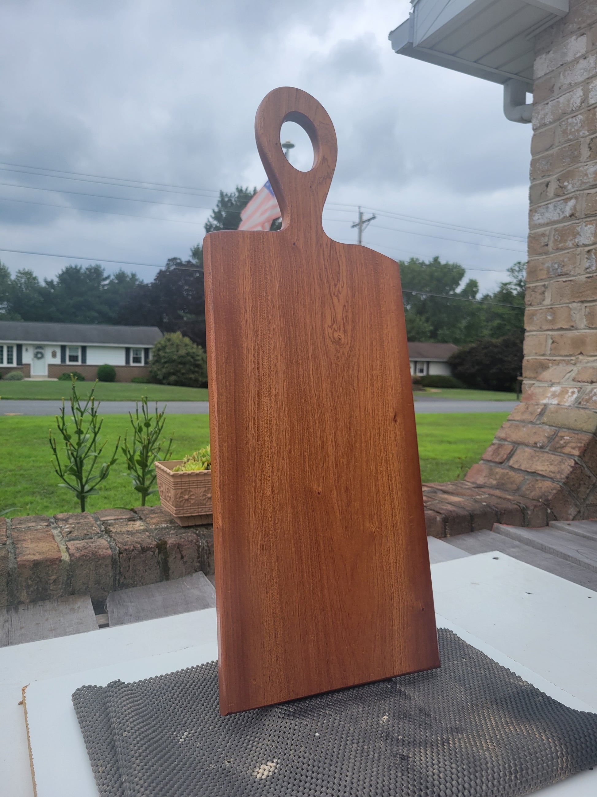Sapele Charcuterie Board with Slightly oval handle