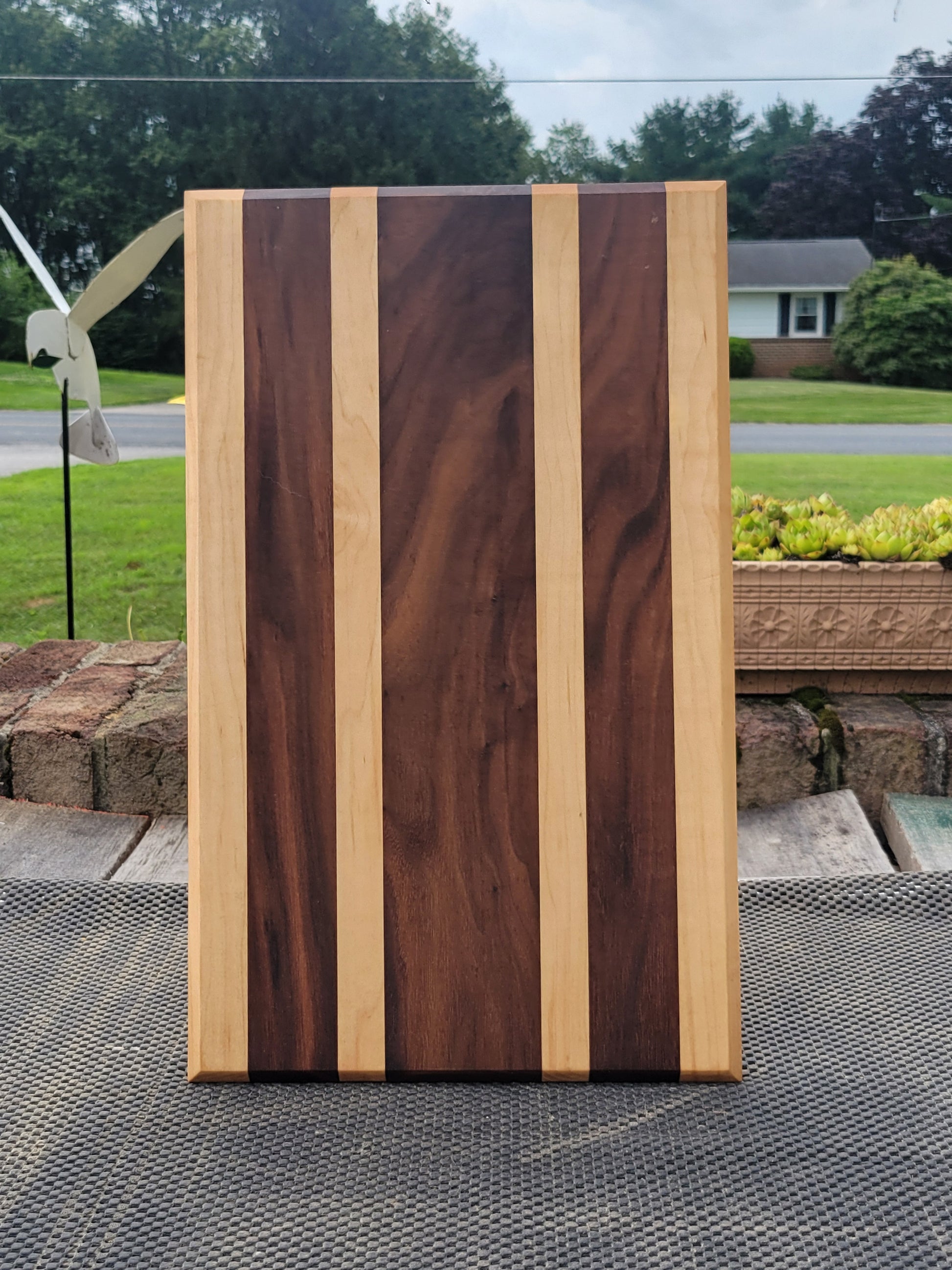 Walnut and Maple Facegrain Cutting Board